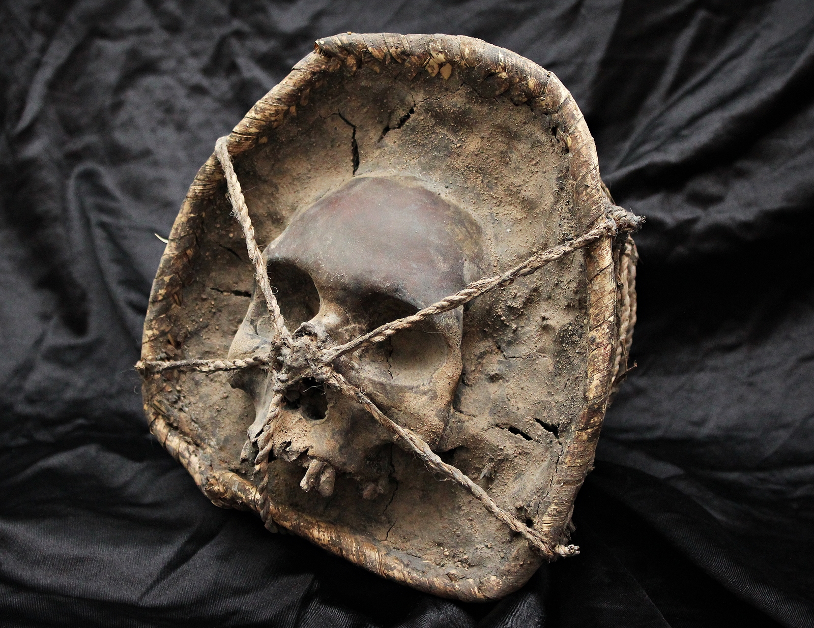 Nkisi Mbumba skull Vili Congo