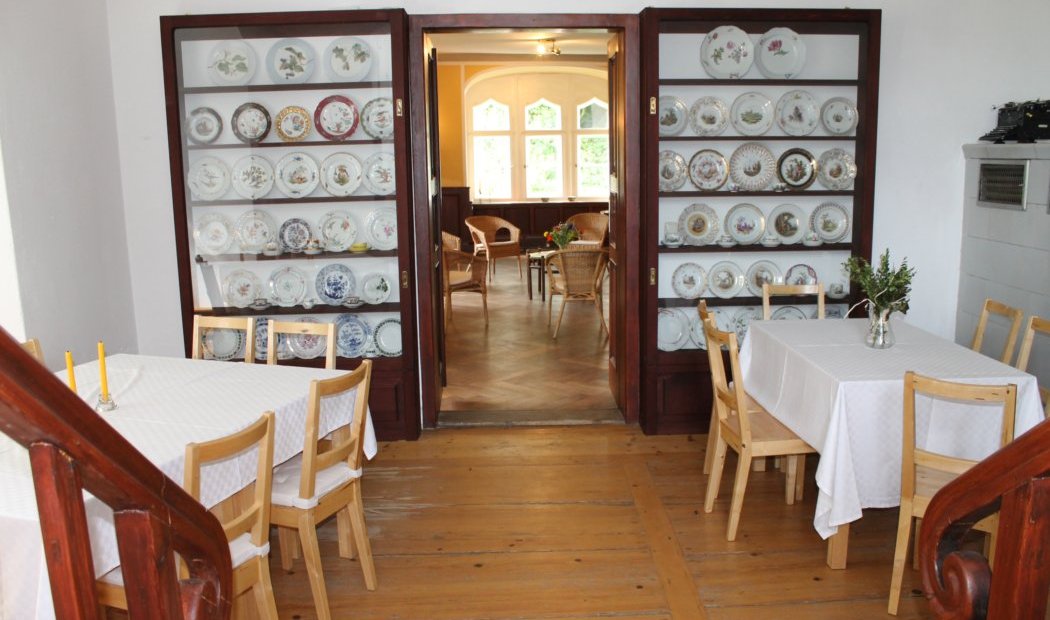 Erkerzimmer mit Blick in den Gelben Saal