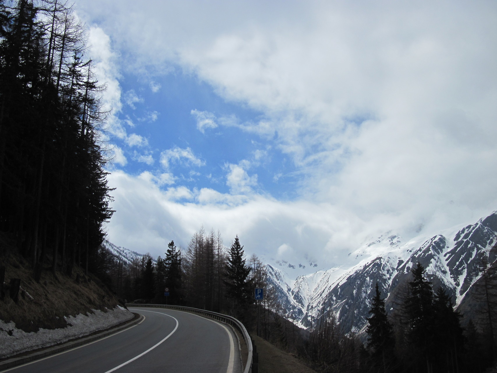 Wolkengebilde an der Simplonpassstrasse