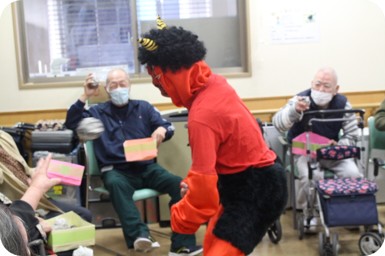 【千寿苑】　豆まいてやったぜぇ！！　※ 新聞玉でだけど・・・ｗ