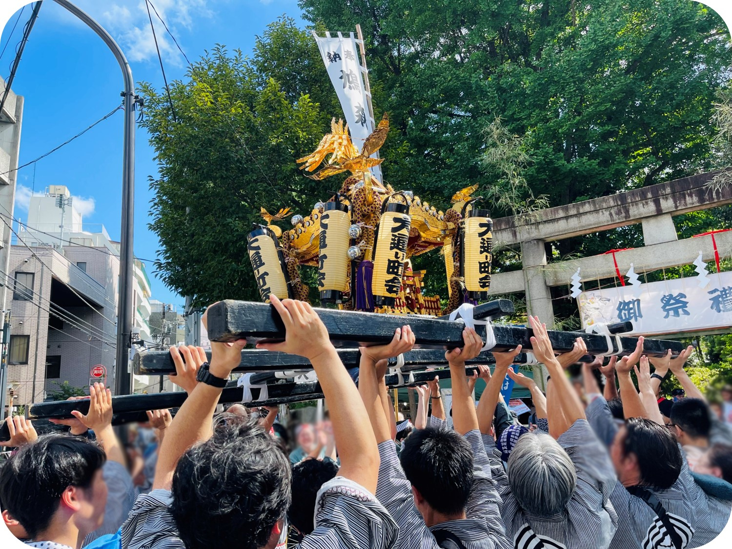 【渋谷寮】3年振りに開催！千駄ヶ谷鳩の森八幡例大祭でお神輿担ぎ♪