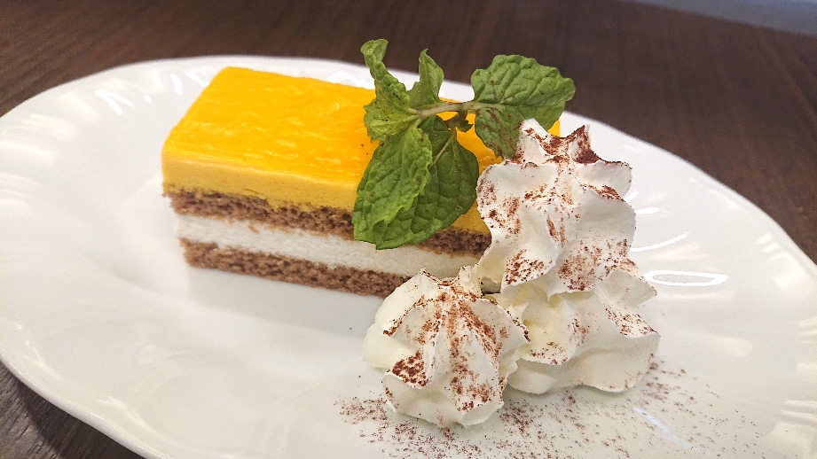マンゴーとライチのケーキ税込700円