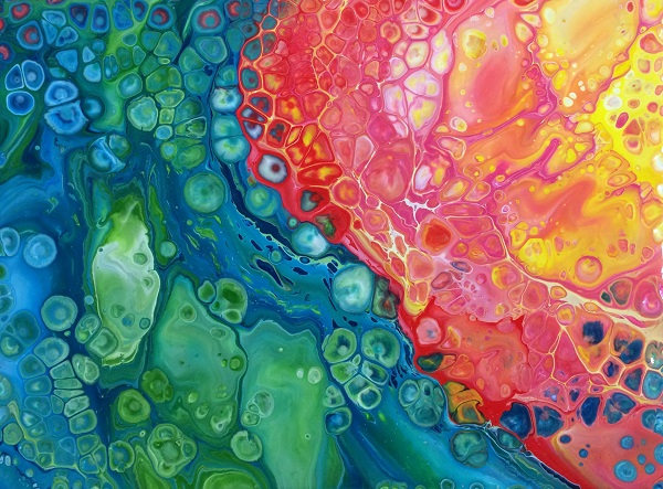 Acrylic Pouring Bild Double Flip Cup in blau-grün und rot-gelb mit vielen Zellen