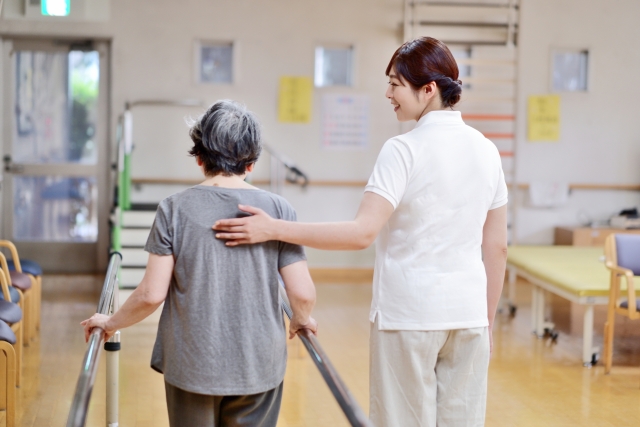 日本語学校→専門学校→日本就職というコースを選択する人が多い