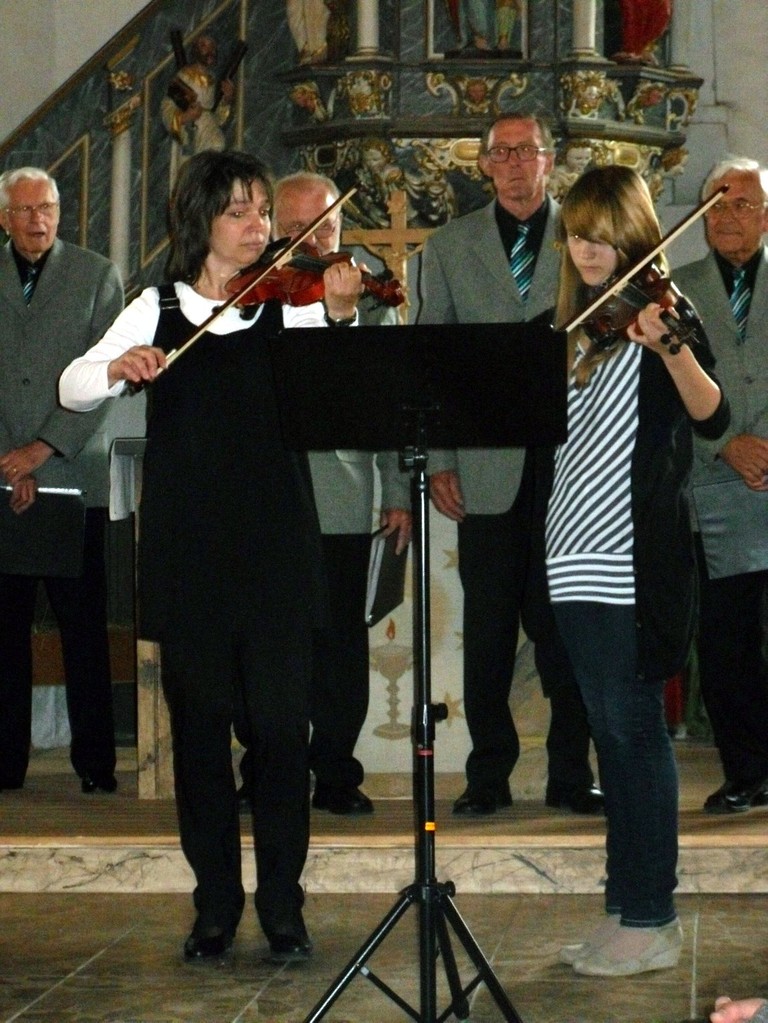 Annelie und Katrin mit dem "Tanz der Bauern" aus den "Vier Jahreszeiten" v. Antonio Vivaldi