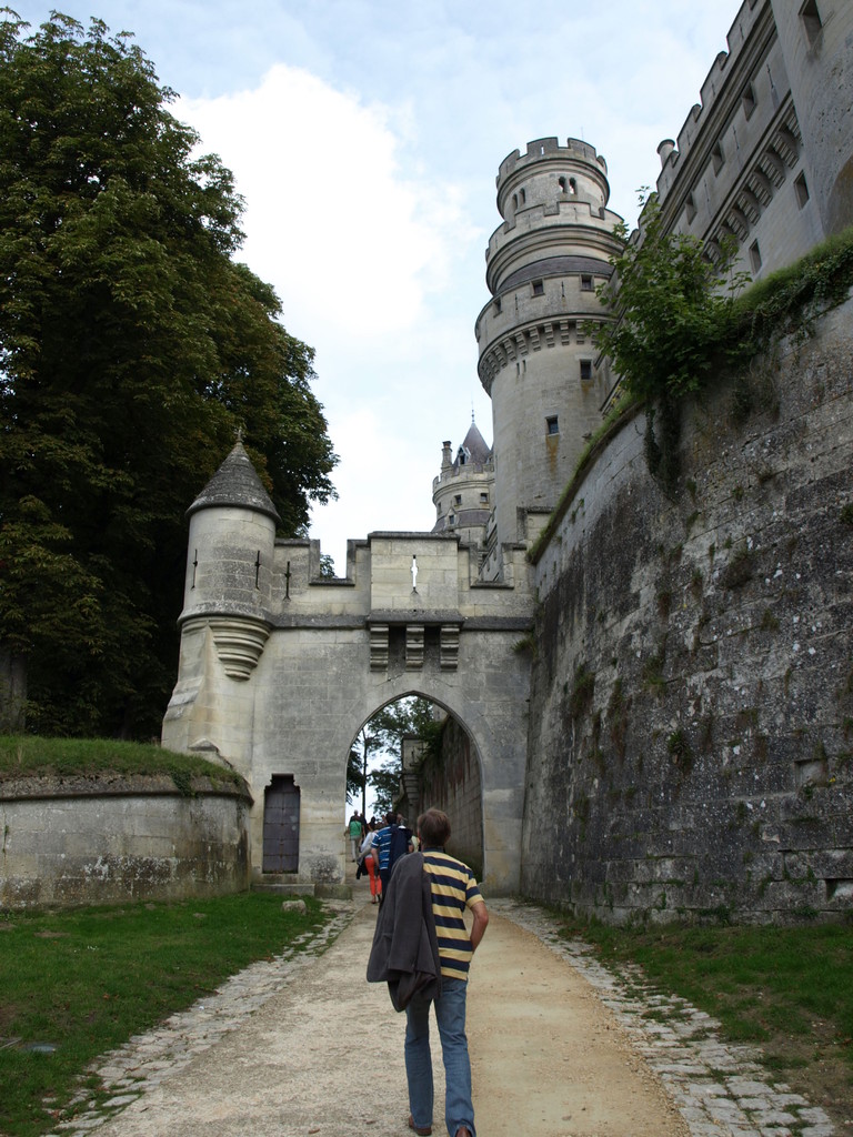 Vers le château