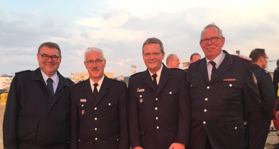 Sven Behncke (Stadtbrandmeister Stadt Cuxhaven) Oberbranddirektor Klaus Maurer (Leiter der Feuerwehr Hamburg) , Andreas Nevens (Geschäftsführer Freiwillige Feuerwehr Hamburg), Michael Stobbe (stellv. Stadtbrandmeister Stadt Cuxhaven)