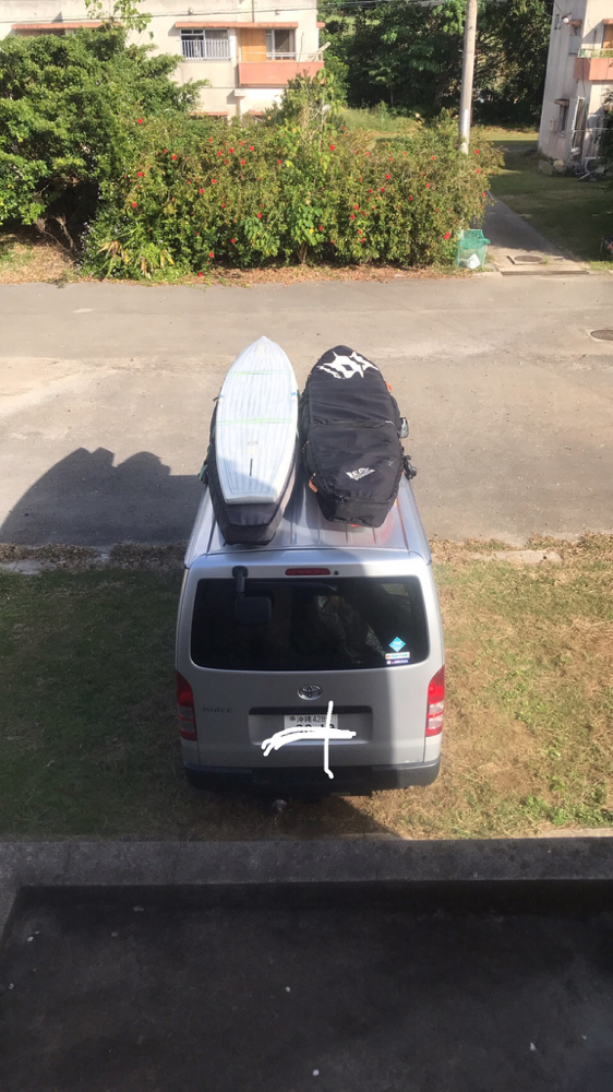 車の上にSUPを積む