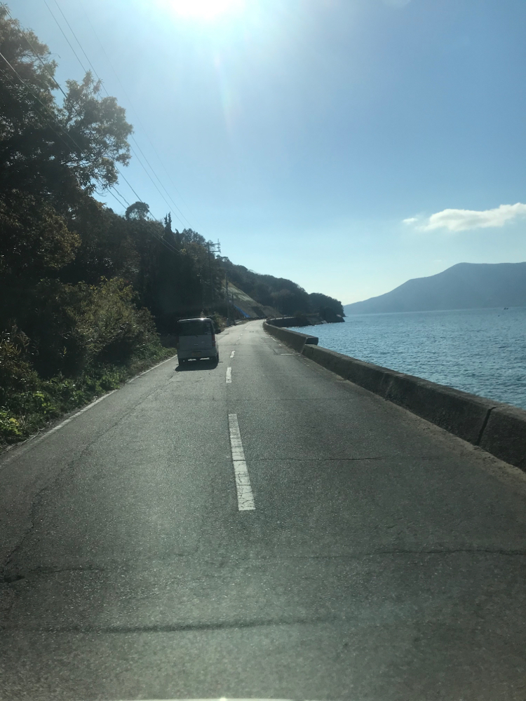 周防大島の海沿いの道