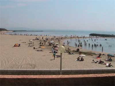 la plage du Môle au Cap d'Agde vue depuis le gite la maison du Cap d'Agde  un après midi 