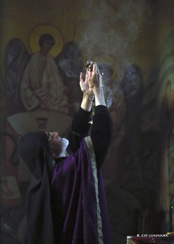 Jeudi Saint. L'encens... avant la veillée du Christ.