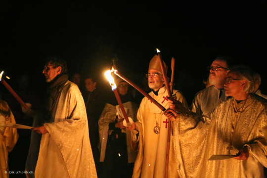 Transmission du Feu et procession