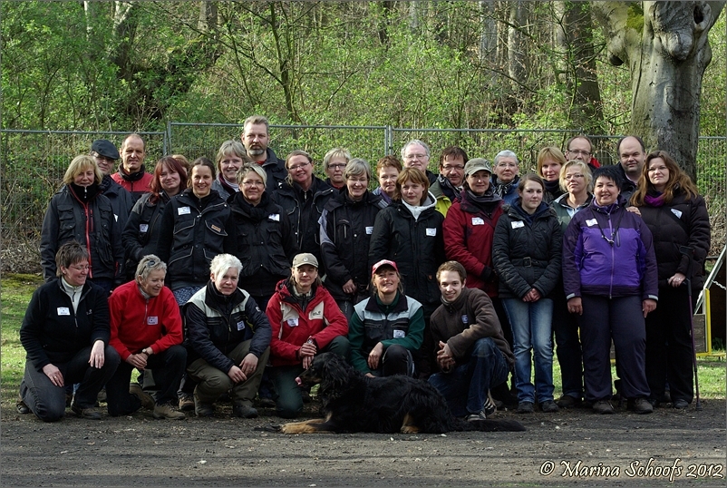 Gruppenbild mit Hund