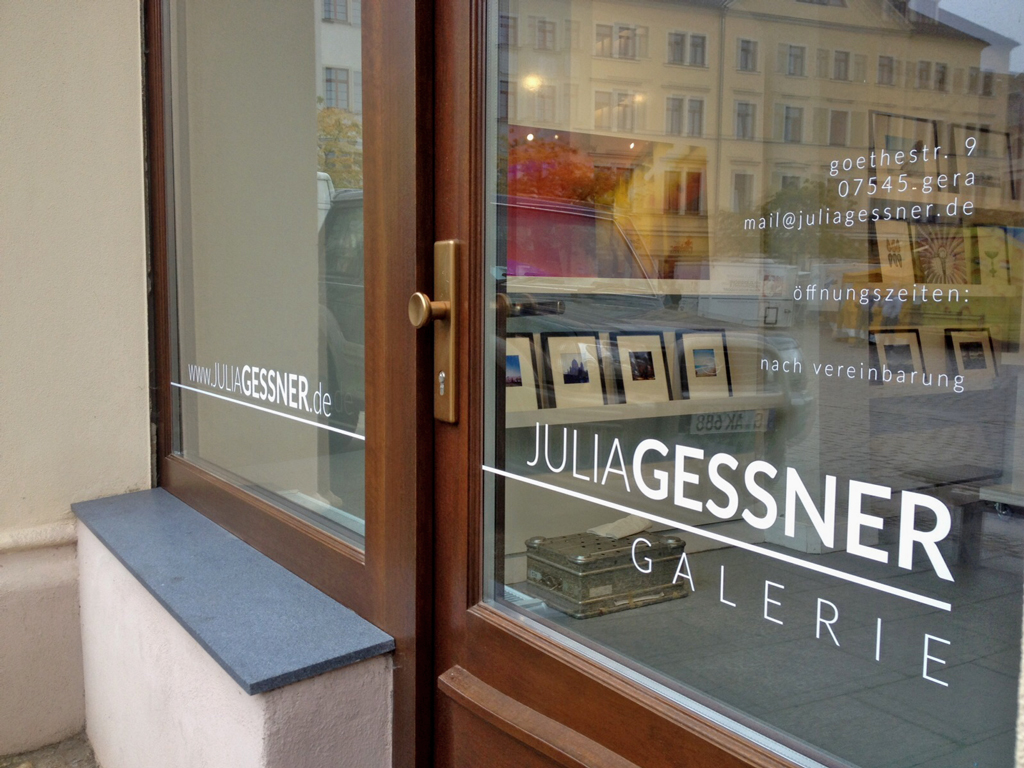 folien-fabrik /  Julia Gessner Galerie / Schaufensterbeschriftung