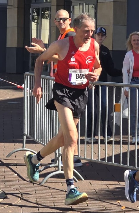 10 km DM Straßenlauf: Hans-Jürgen Lichte mit Platz 5 in Siegburg