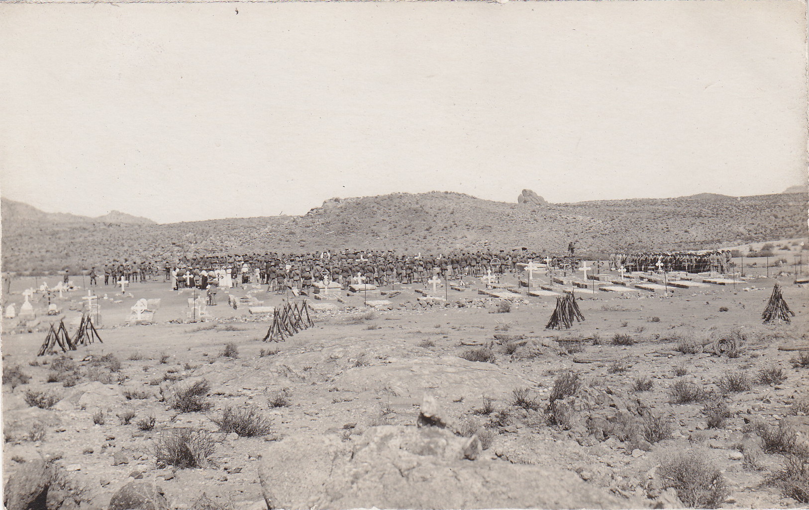 Der Gefangenenfriedhof von Aus - Beerdigung 1918