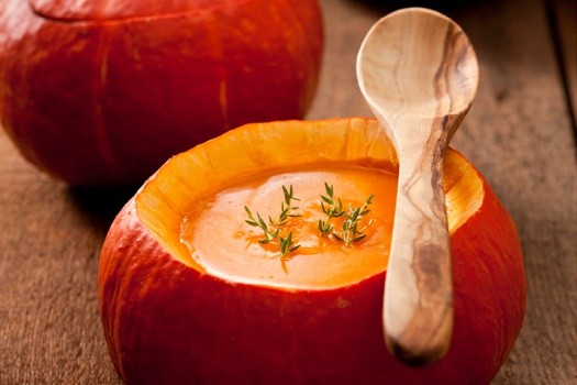 Rezept Kurbissuppe Mit Orangensaft Und Schnittlauch 45 Min Backerei Kuster