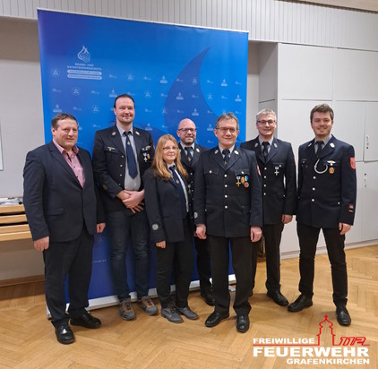 Die geehrten Feuerwehrdienstleistenden der Feuerwehr Grafenkirchen mit Vorstand Ruhland, 1. Kdt. Ruhland und 1. Bürgermeister Haberl