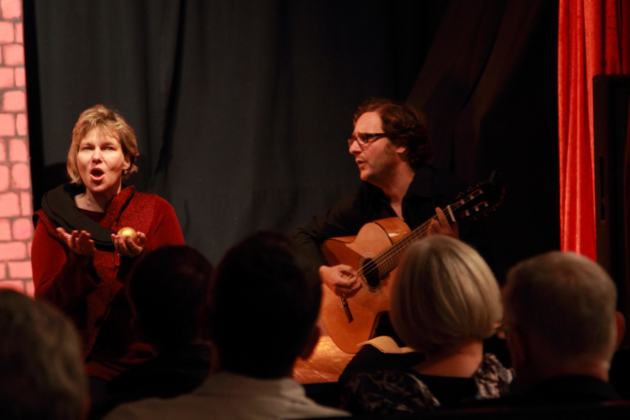 Birgit Fritz und Nicolai Burchartz singen "Froschkönigs Lieder"