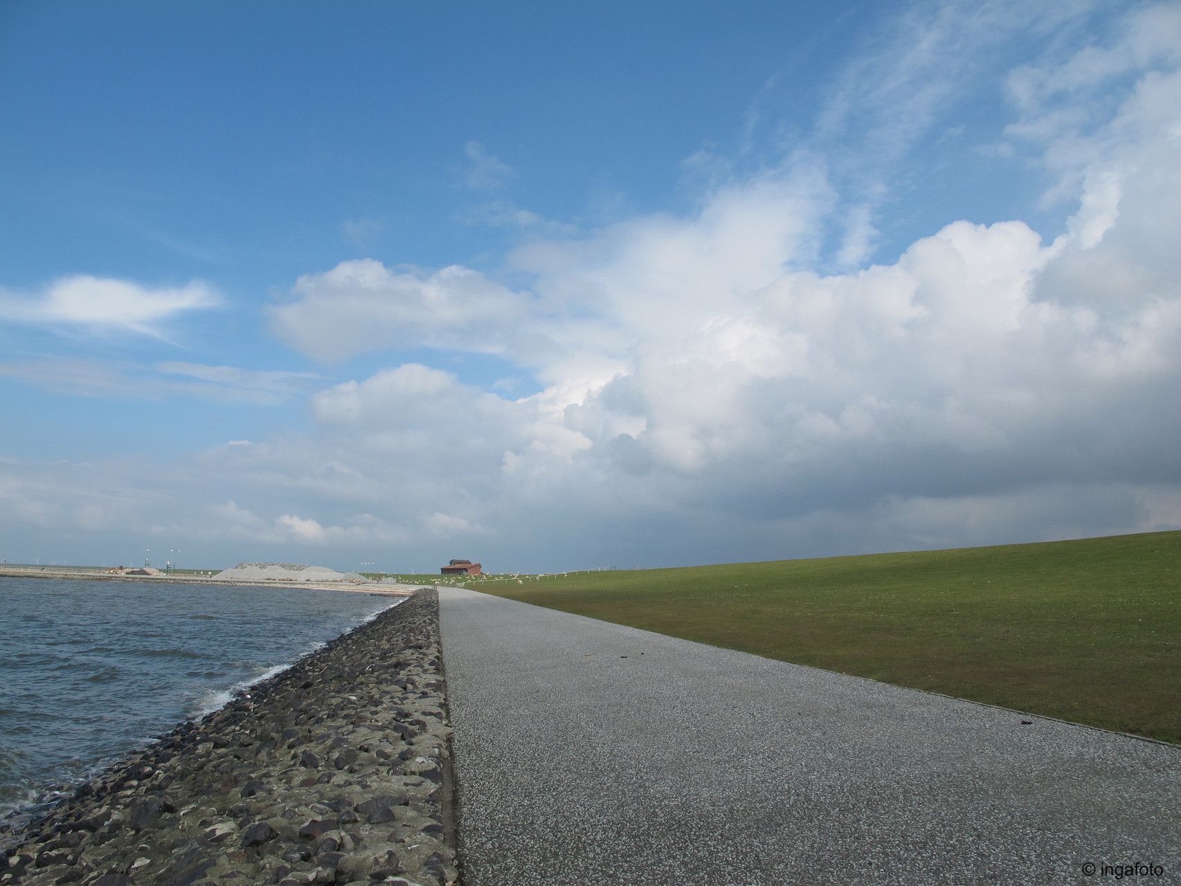 Deich bei Holmersiel