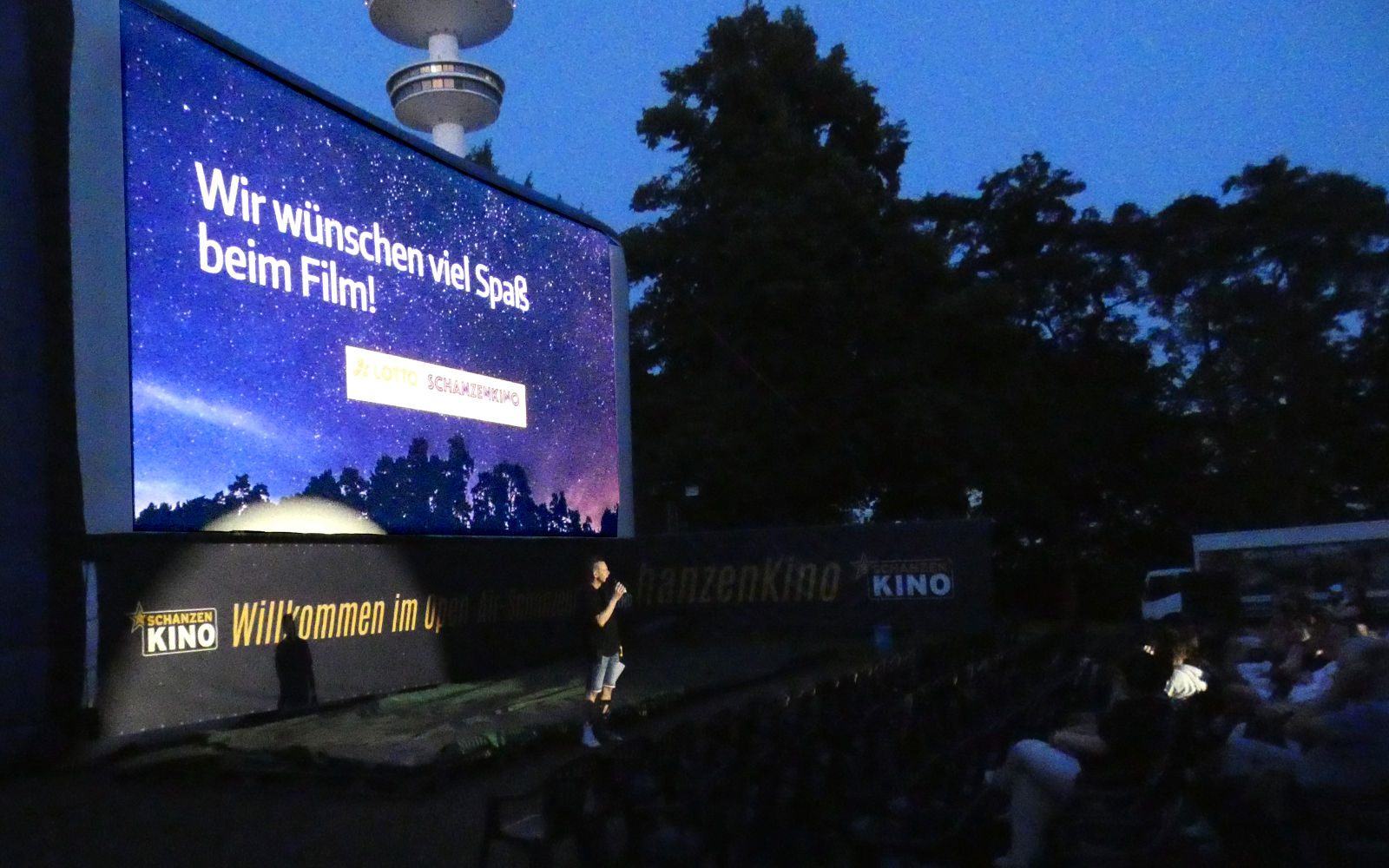 Anmoderation vor Filmbeginn