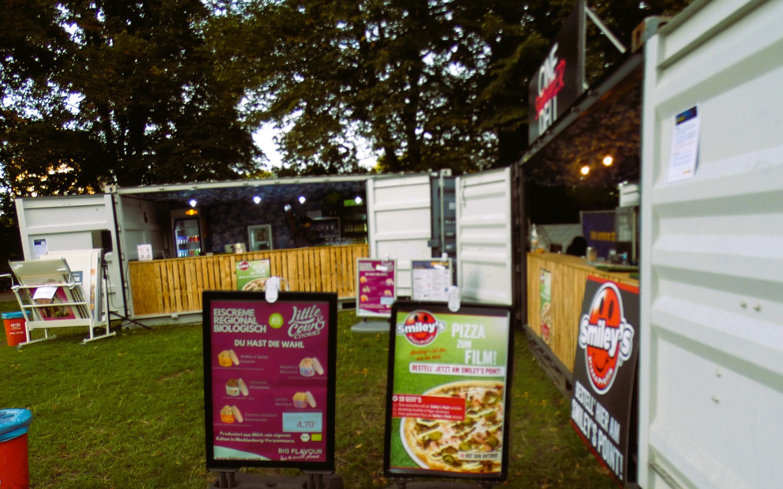 Aufsteller Little Cow & Smiley´s Pizza