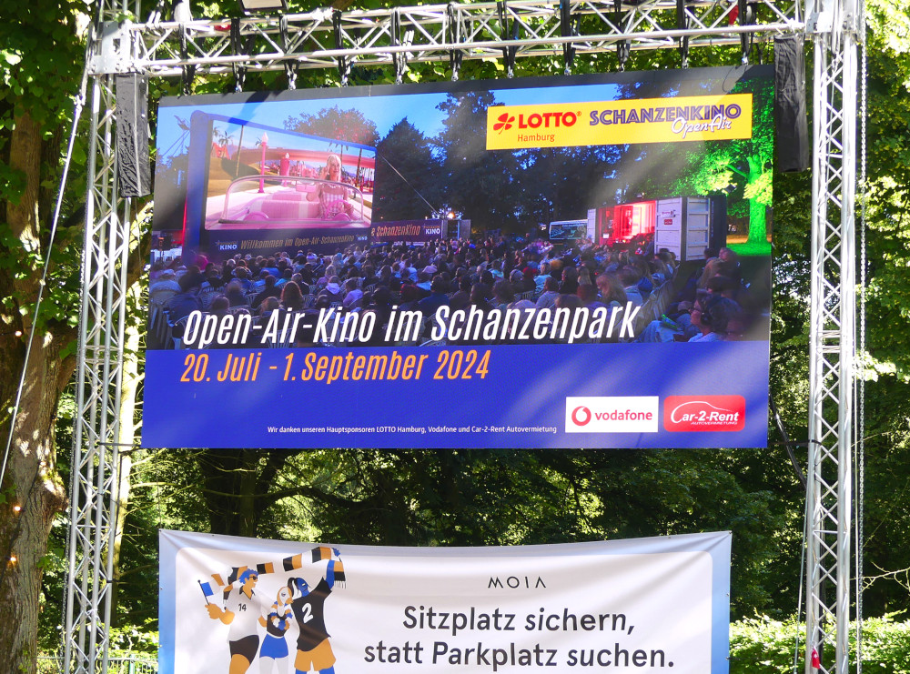 Präsentation auf unserer LED-Wand 16,5 m²