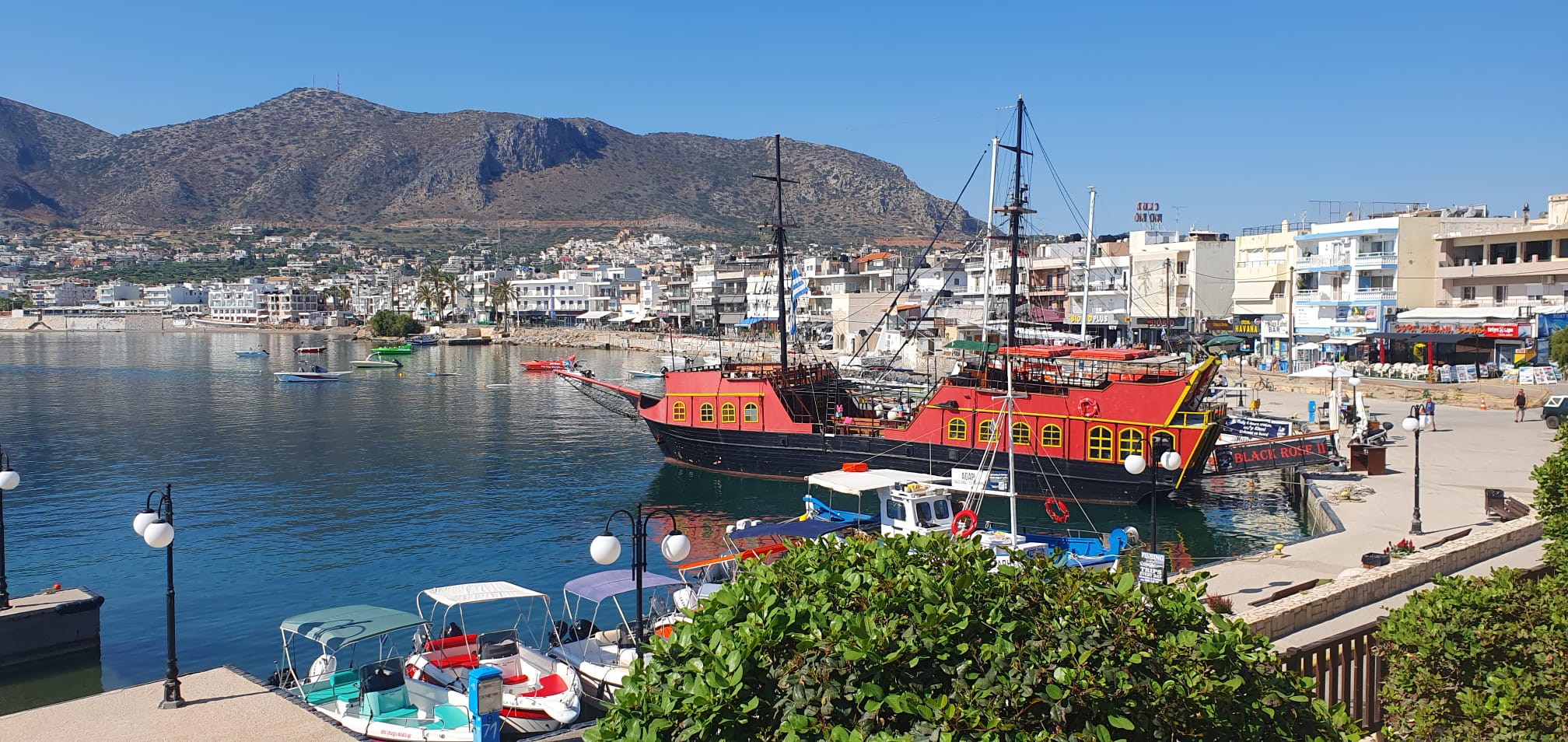 den Hafen von Chersonissos erkunden ...