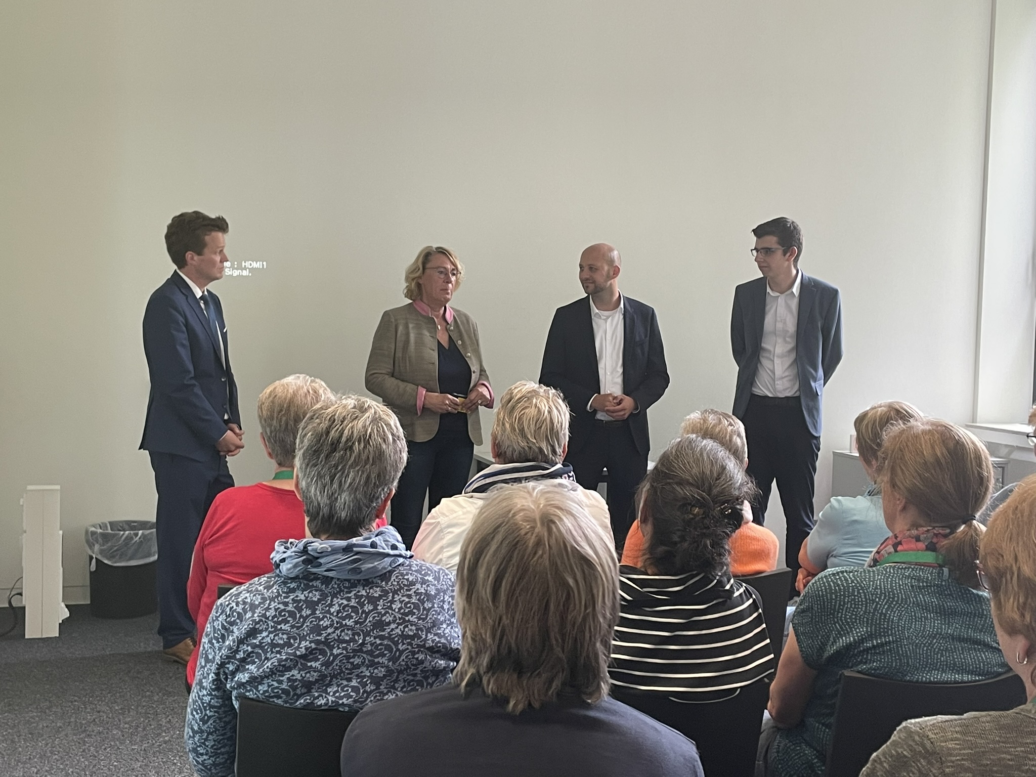 ...Abgeordneten Jörn Schepelmann, Barbara Otte-Kinast, Julius Schneider und Pascal Leddin