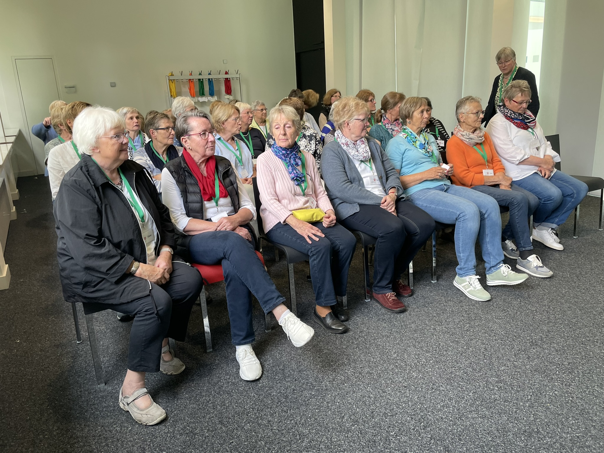 Gespannt warten alle auf den Austausch mit den ...