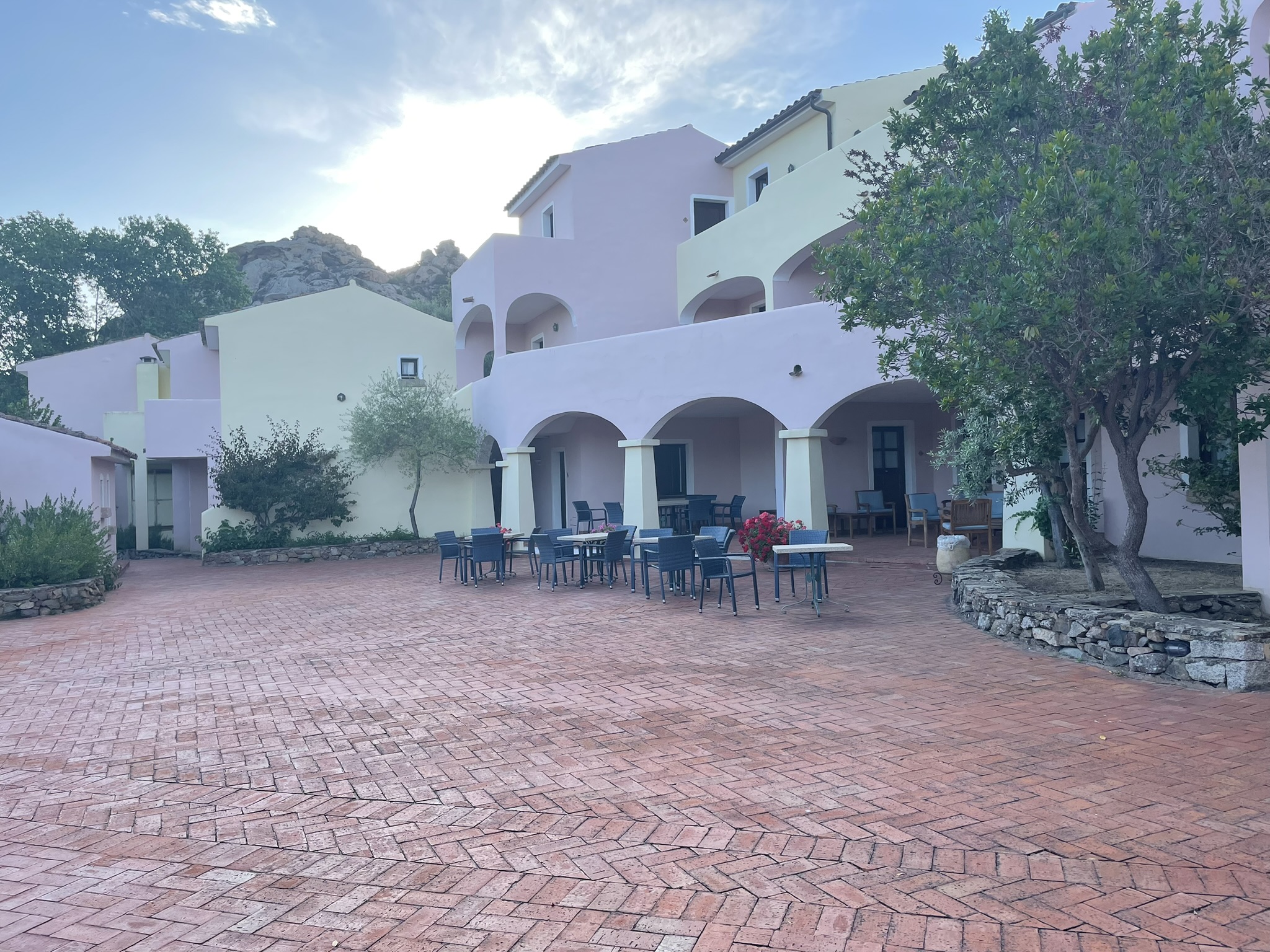 Hotelinnenhof lädt zum Verweilen ein