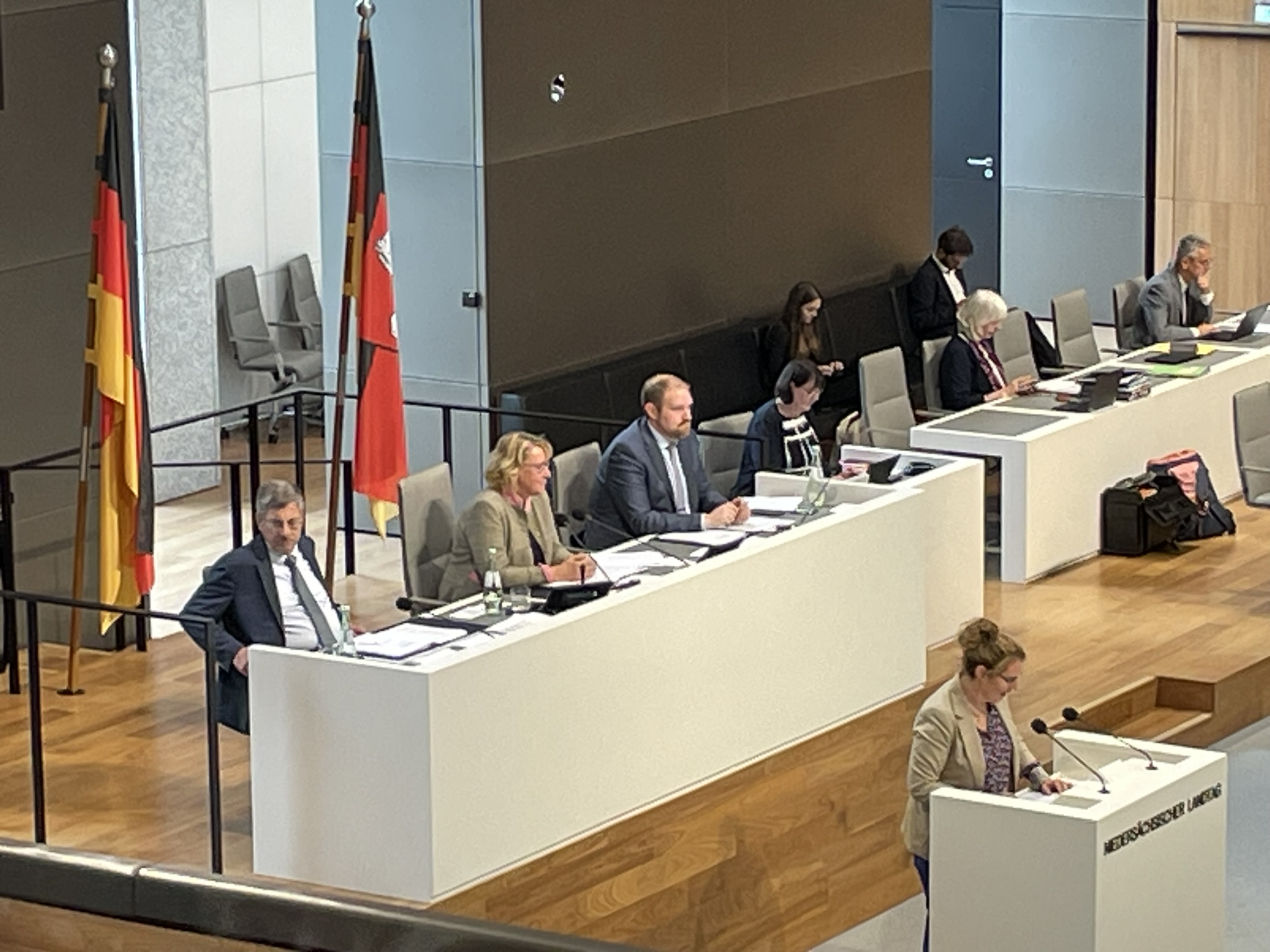 Barbara Otte-Kinast führt als Vize-Präsidentin durch die Sitzung