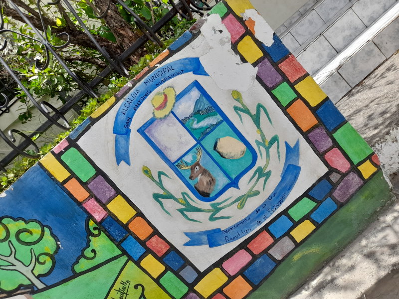 Escudo del municipio, pintado en la alcaldía municipal