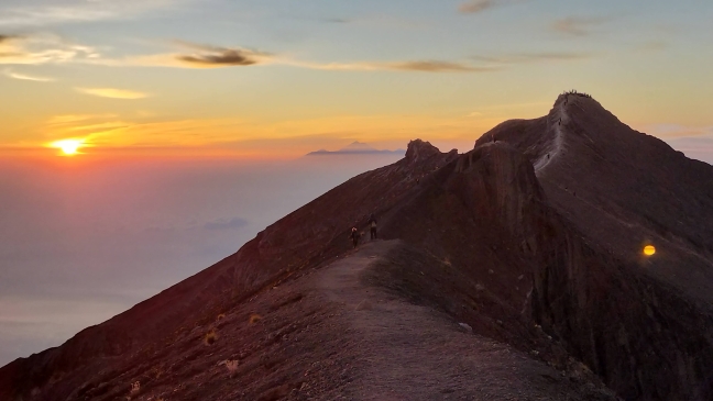 アグン山