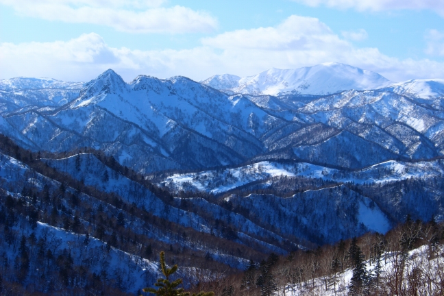 定山渓天狗山と奥には余市岳