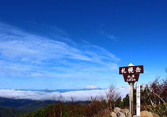 札幌岳の登山（冷水コース）｜雲海に浮かぶ羊蹄山、恵庭岳、アンヌプリ（5月下旬）