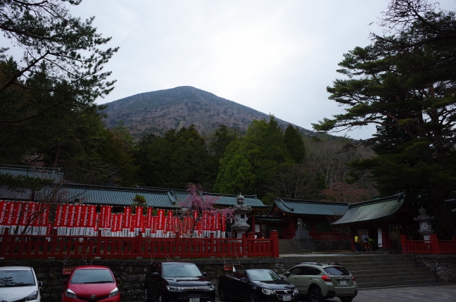 日光二荒山神社と男体山