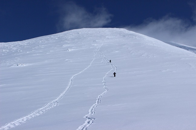 大雪の今年だからこそ、春は大きな山も楽しみたい