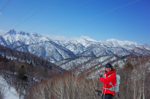 四ツ峰、迷沢山西峰の雪山ハイク｜平和の滝からでも頑張れば登れます（3月下旬）