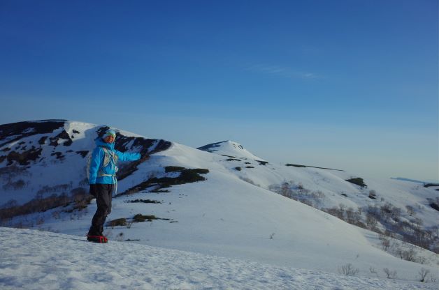 中岳から喜茂別岳への雪山ハイク｜庚申草山から無意根大橋へ（4月下旬）