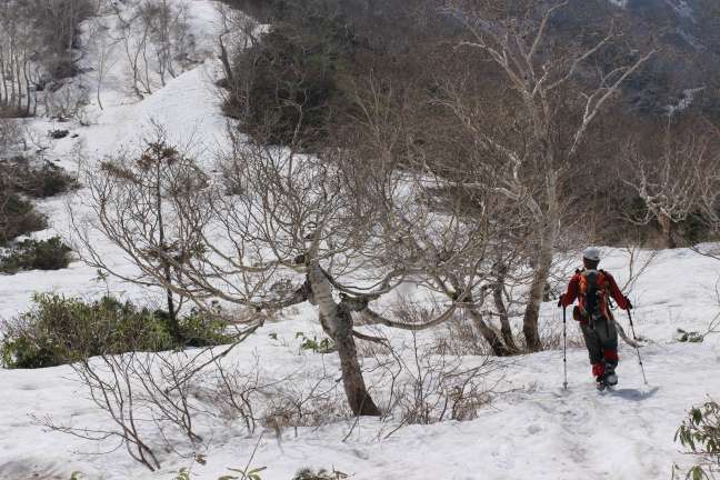 イドンナップ岳登山道残雪