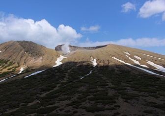 雌阿寒岳・阿寒富士（雌阿寒温泉コース）｜初心者向け登山の定番（5月中旬）