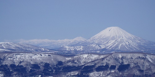徳舜瞥山登山｜残雪期のツボ足雪山ハイク（4月中旬）