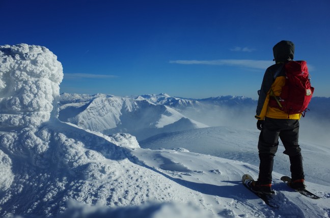 十勝岳の雪山ハイク｜星空の望岳台からスノーシューで山頂へ（11月中旬）