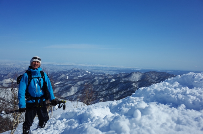 百松沢山雪山ハイク｜南峰から烏帽子岳や無意根山の眺め（2月下旬）