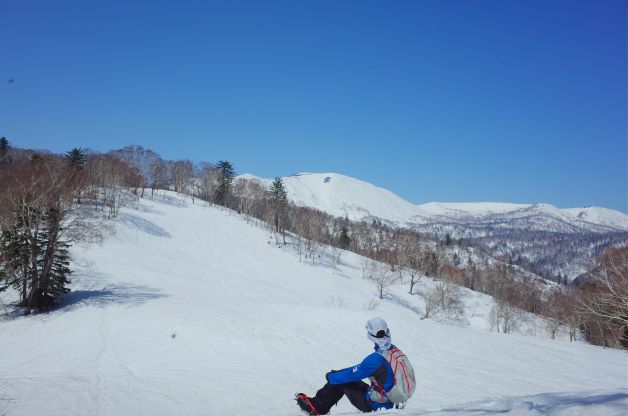 毒矢峰と南岳の雪山ハイク（4月下旬）