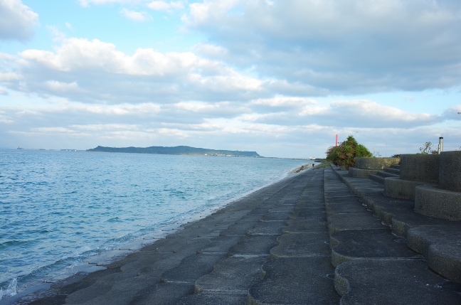 海中道路・浜比嘉大橋ランニング｜沖縄の青い海を両側に見ながら（1月中旬）