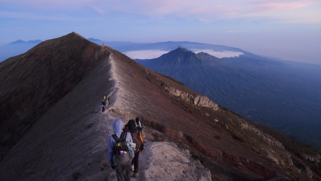 アグン山