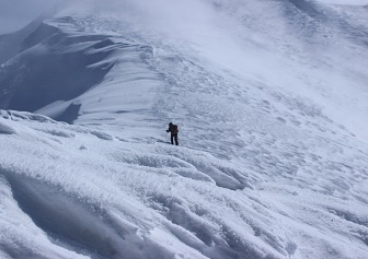 【海別岳】2月下旬のスノーシュー登山は山頂付近が強風のためニセピークで撤退