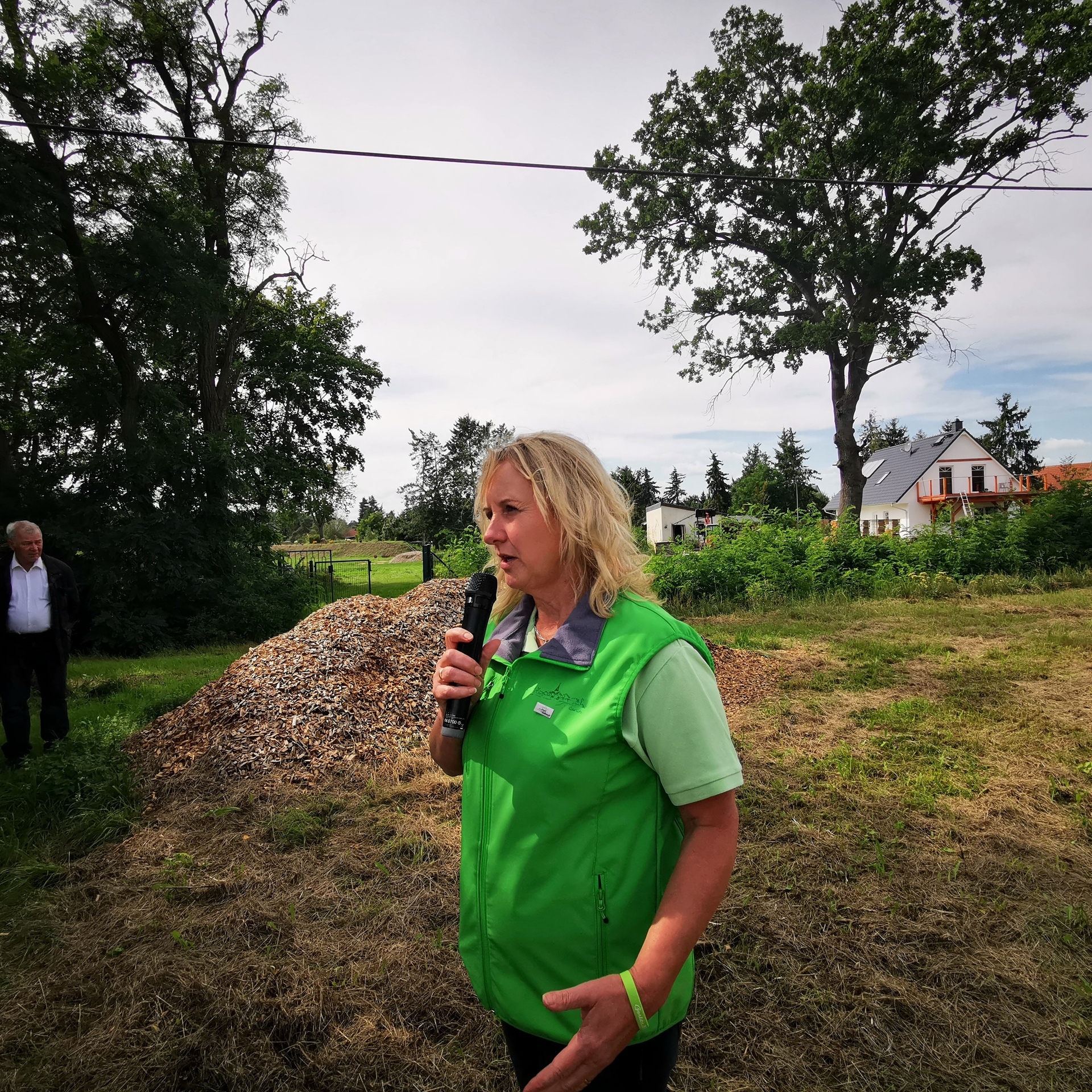 Biolandwirtin Sabine Krüger informierte über  den Trappenschutz und den Einschränkungen als Landwirte